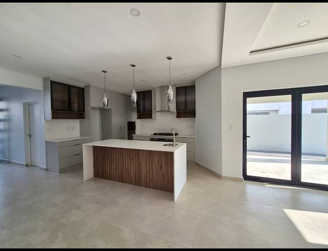 4 BEDROOM HOUSE FOR SALE IN SANDOWN
